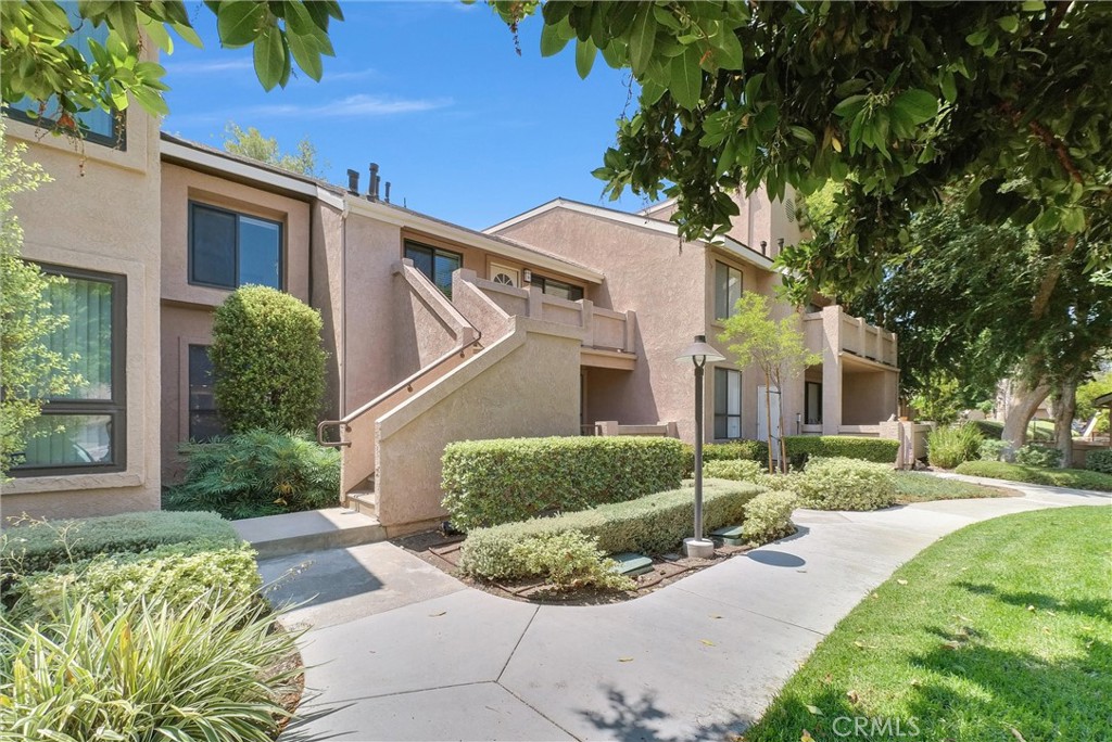 155 N Singingwood Street 39