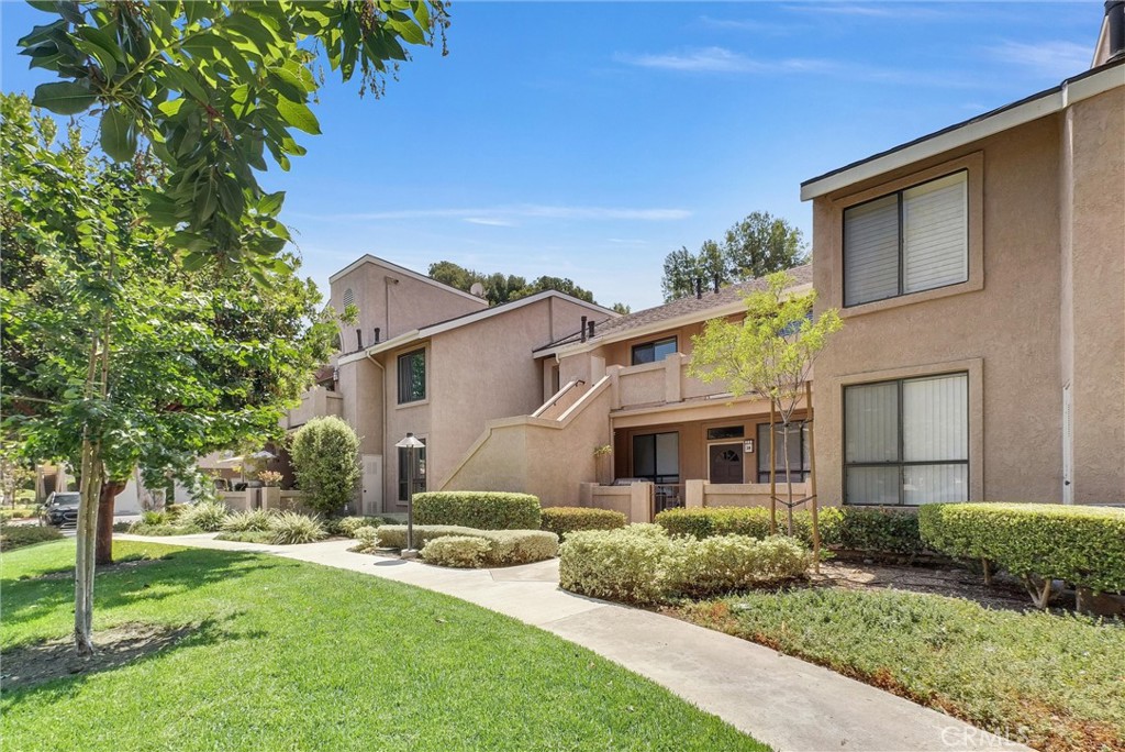 155 N Singingwood Street 39