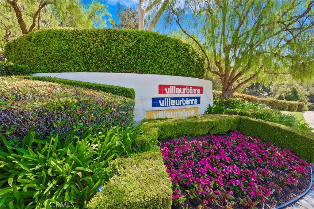 155 N Singingwood Street 39