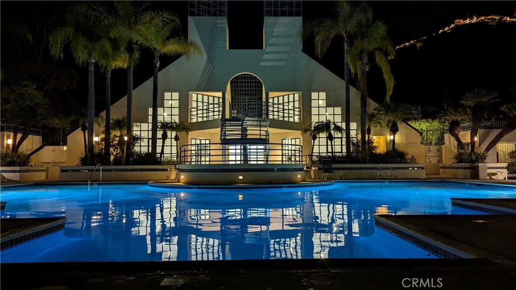 155 N Singingwood Street 39