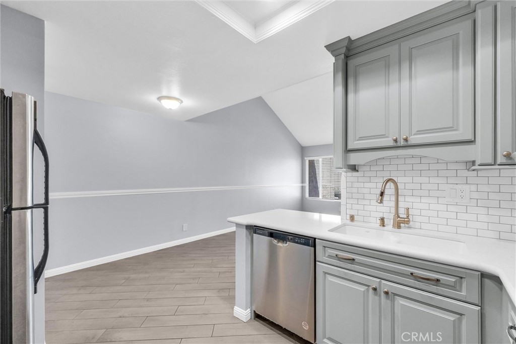 155 N Singingwood Street 39