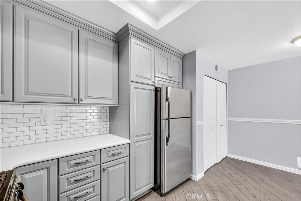 155 N Singingwood Street 39