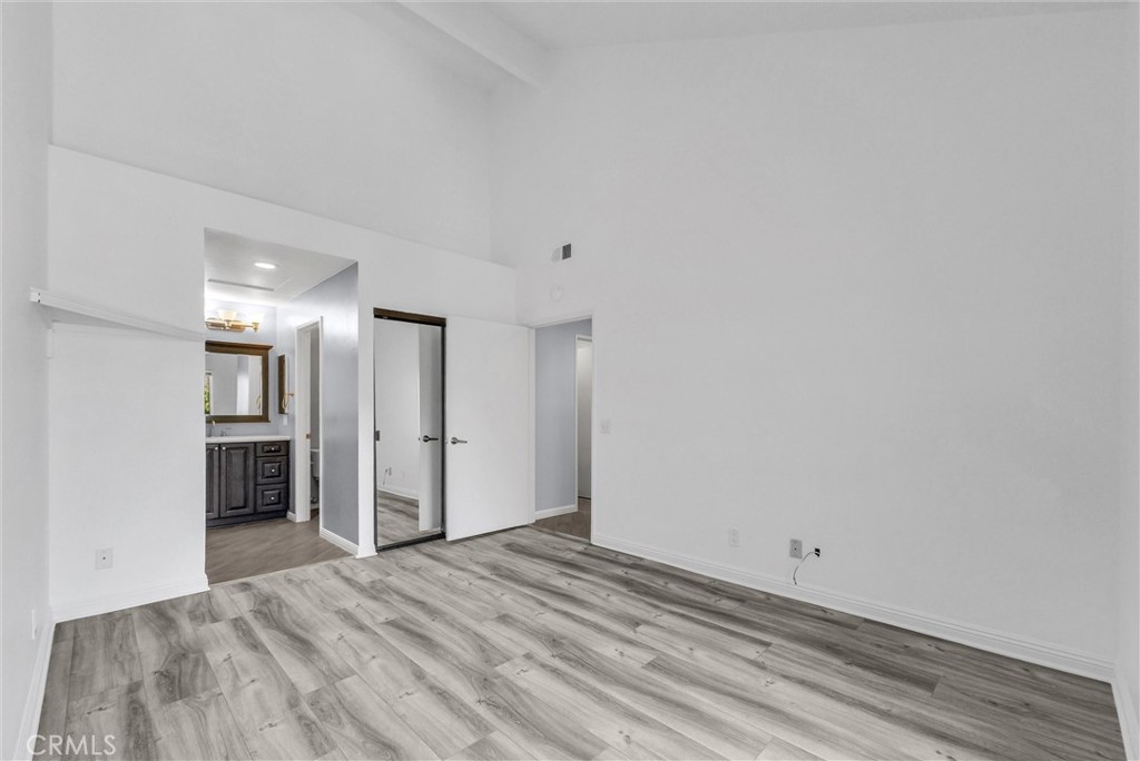 155 N Singingwood Street 39