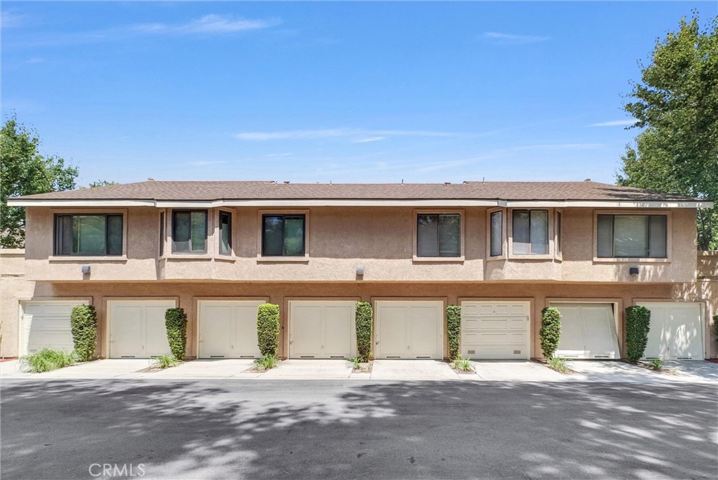 155 N Singingwood Street 39