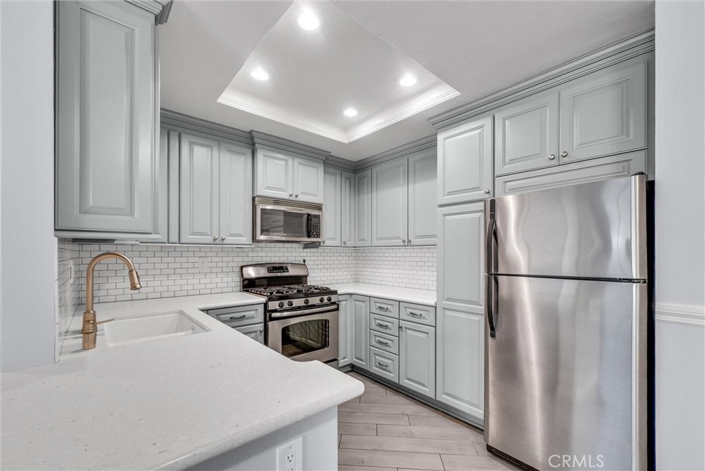 155 N Singingwood Street 39