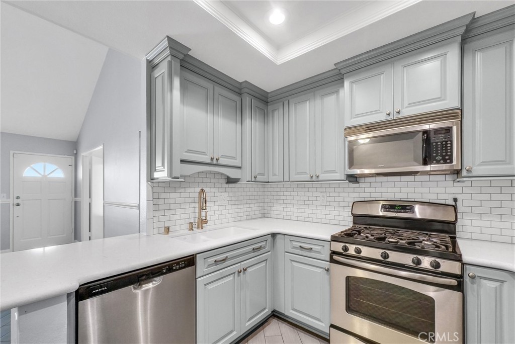 155 N Singingwood Street 39