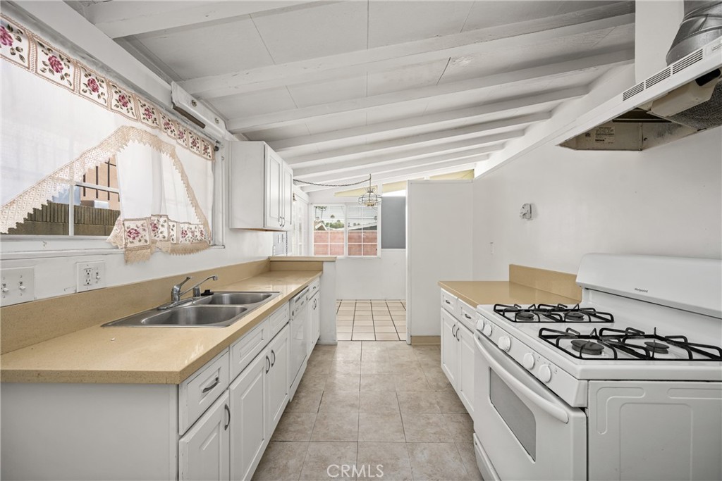 1414 W Frances Drive