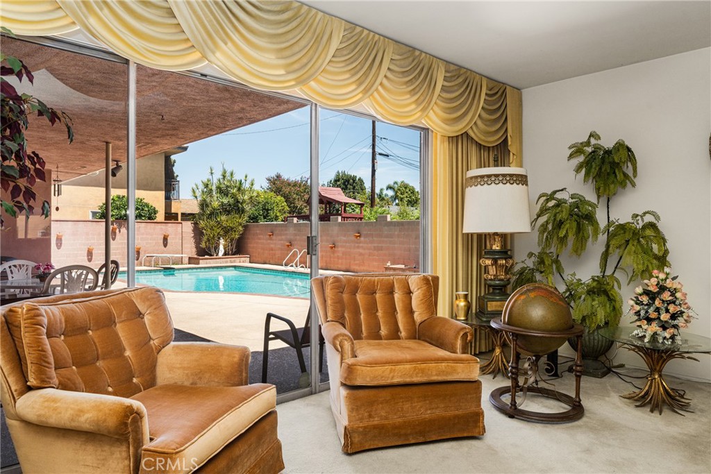 500 N Meadowbrook Place