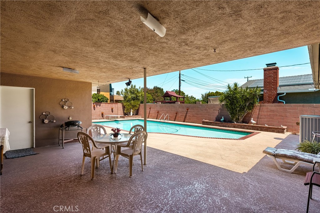 500 N Meadowbrook Place