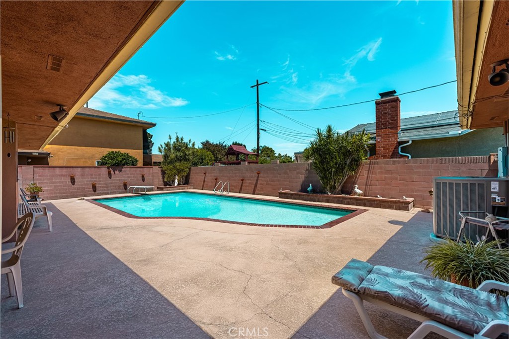 500 N Meadowbrook Place