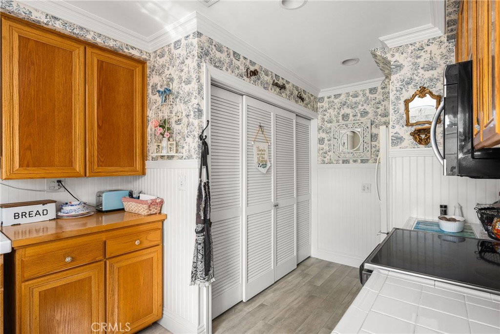6837 Amelia Way