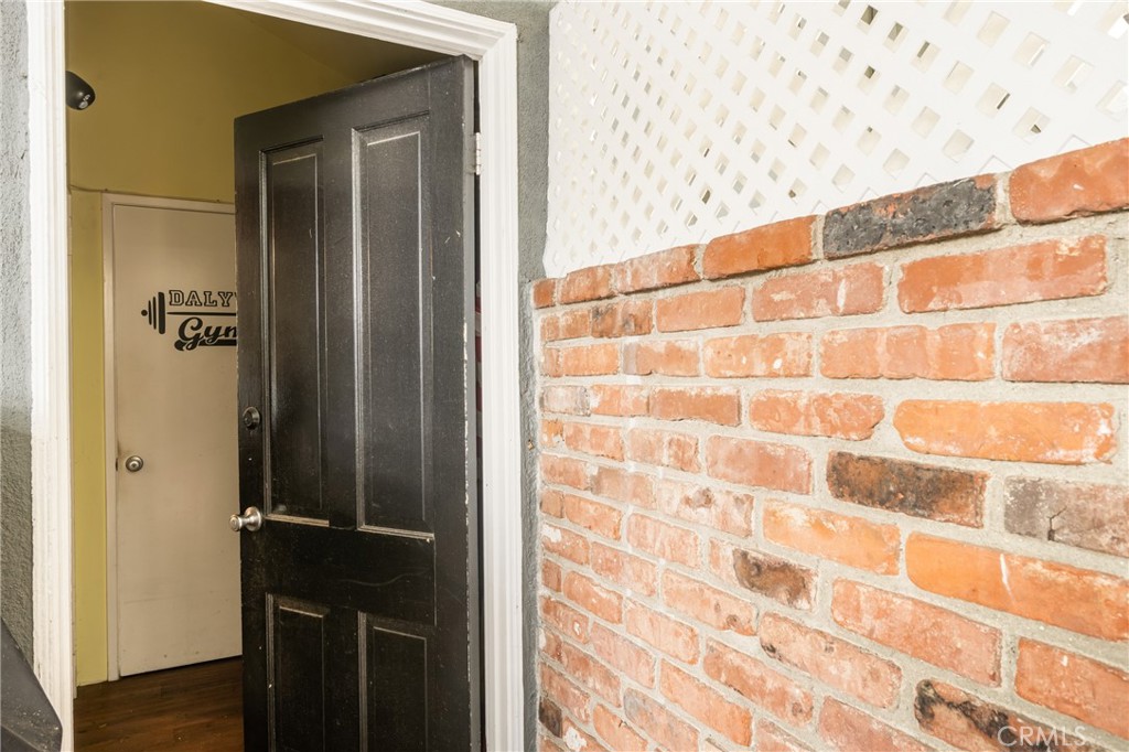 700 N Westwood Place