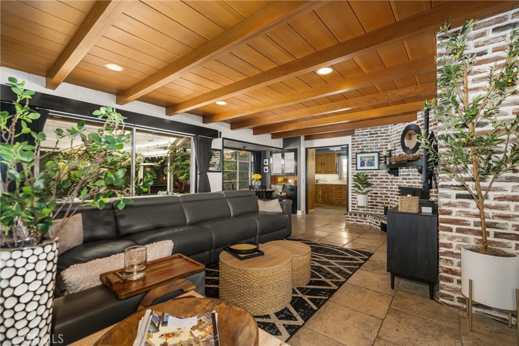 700 N Westwood Place