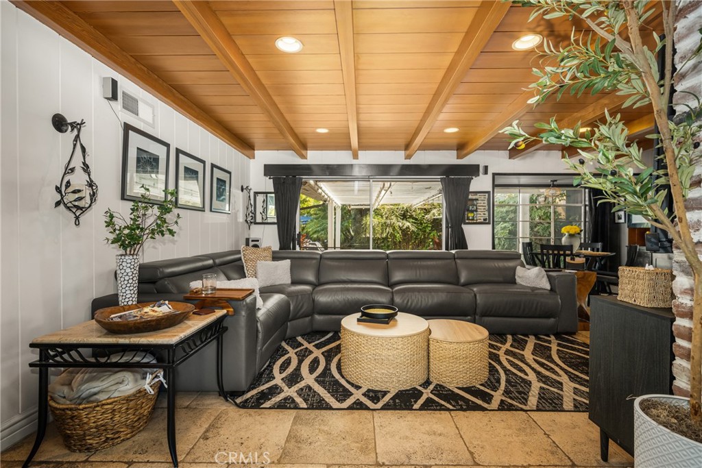 700 N Westwood Place