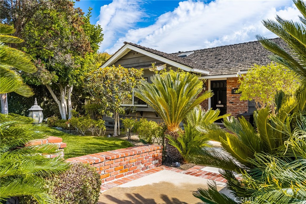 700 N Westwood Place