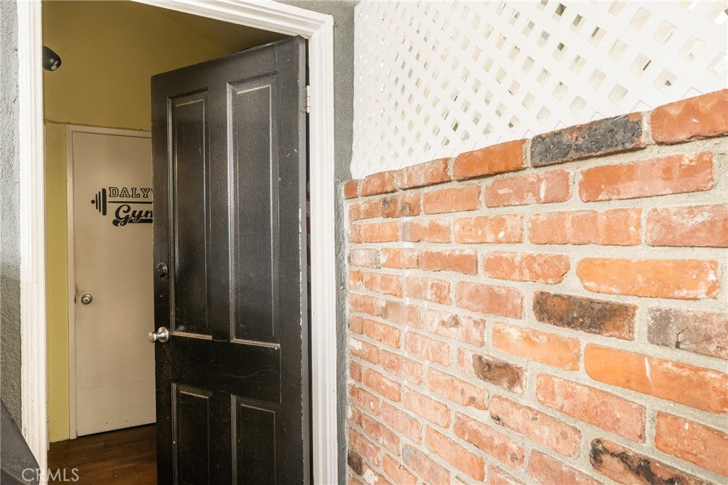 700 N Westwood Place