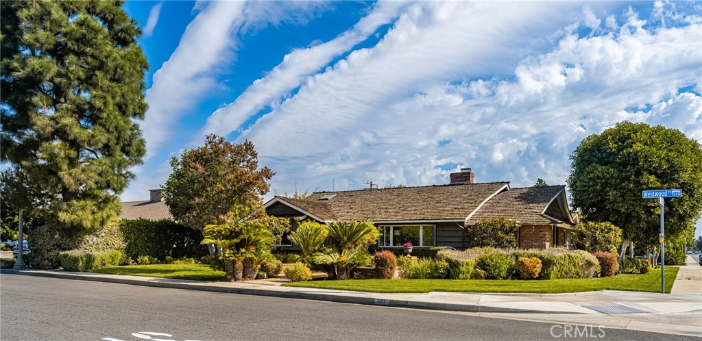 700 N Westwood Place