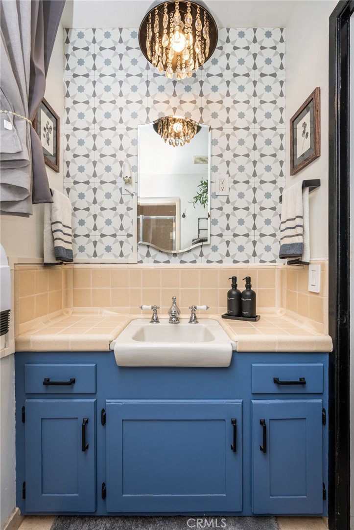 700 N Westwood Place