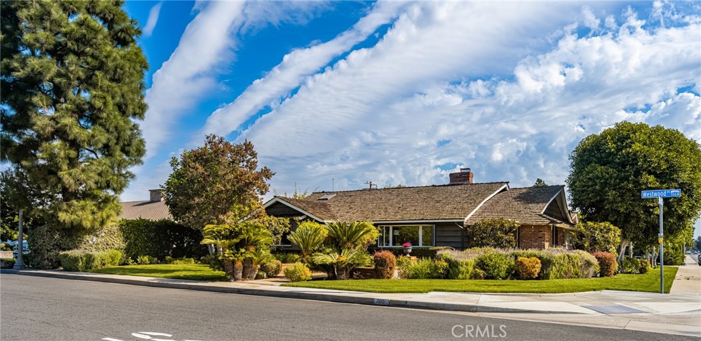 700 N Westwood Place