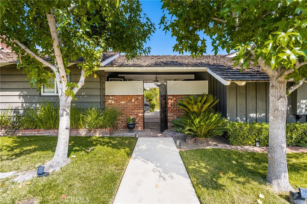 700 N Westwood Place