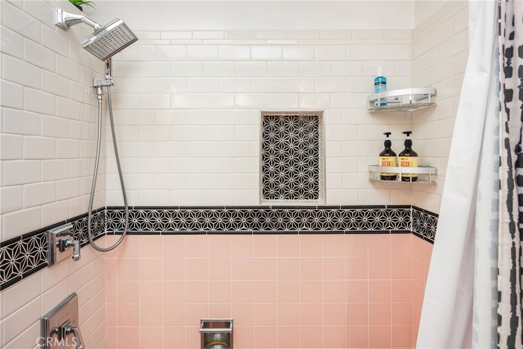 700 N Westwood Place