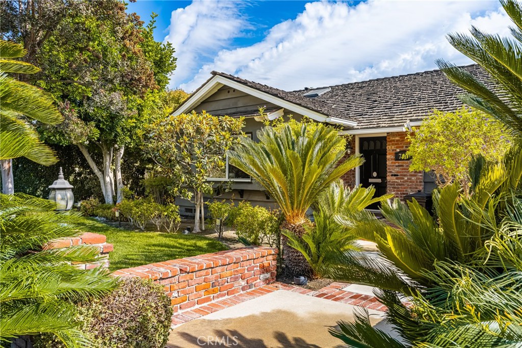 700 N Westwood Place