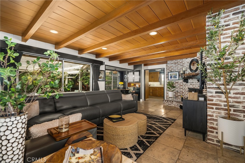 700 N Westwood Place