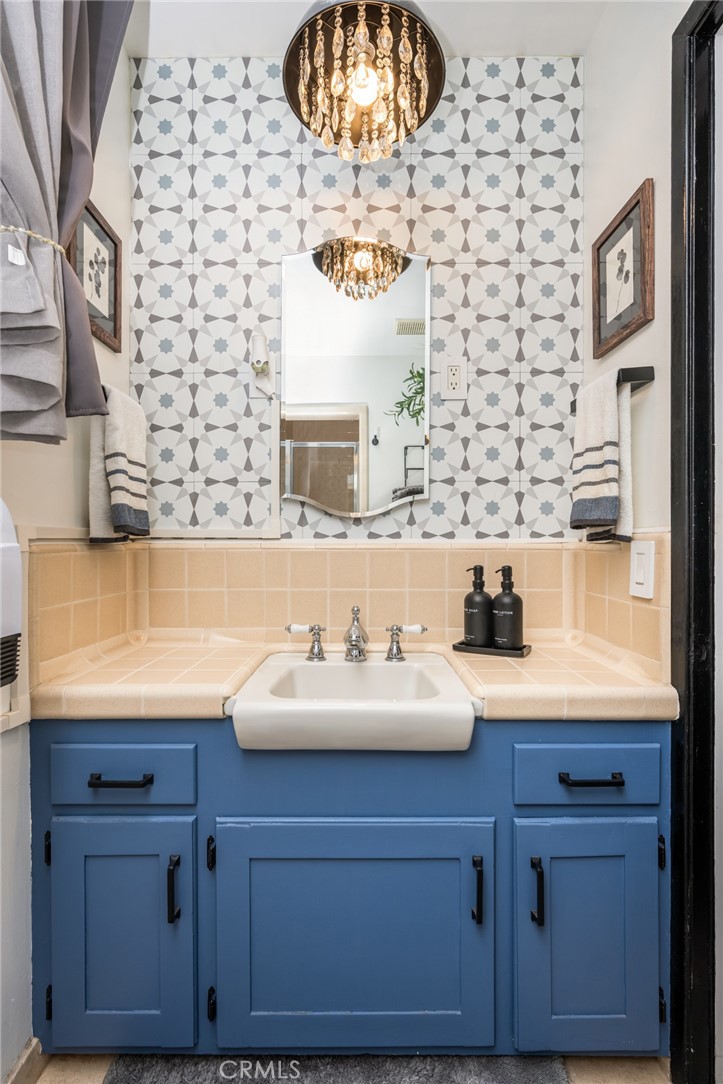 700 N Westwood Place