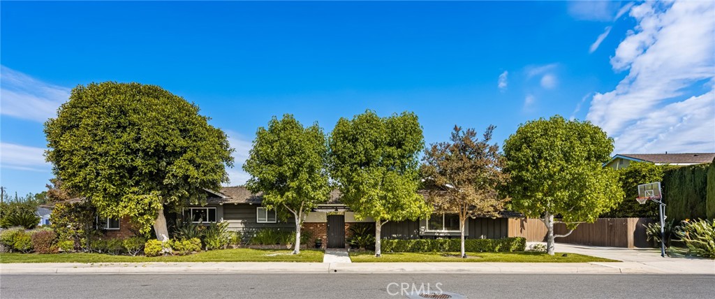 700 N Westwood Place