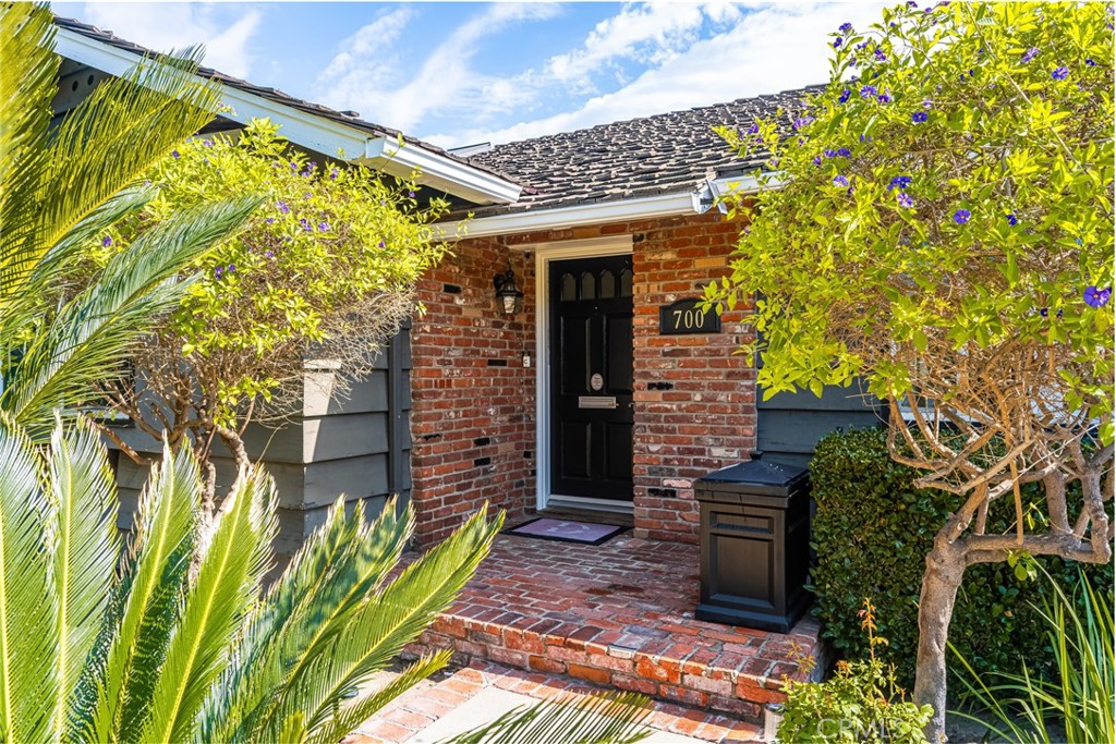 700 N Westwood Place