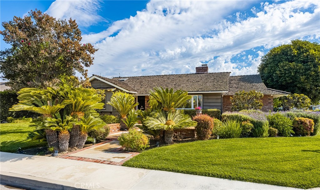 700 N Westwood Place