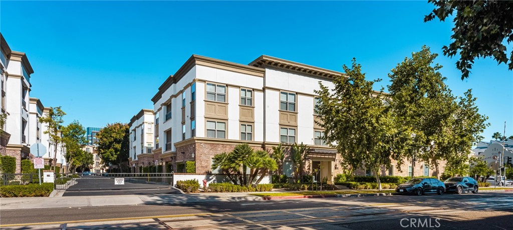 425 S Anaheim Boulevard 3