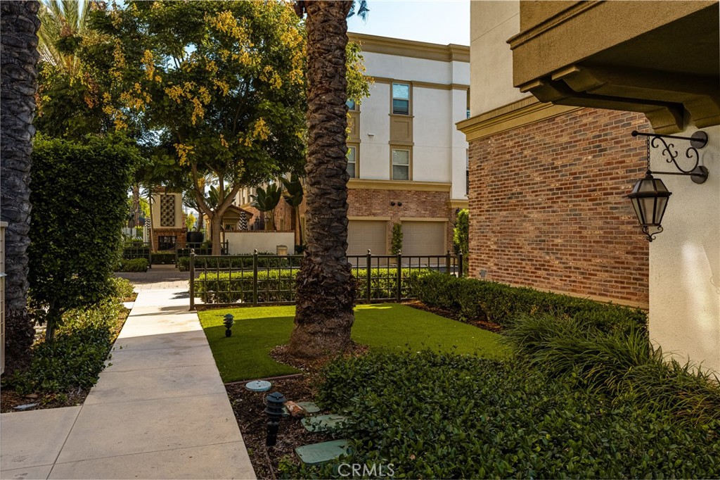 425 S Anaheim Boulevard 3