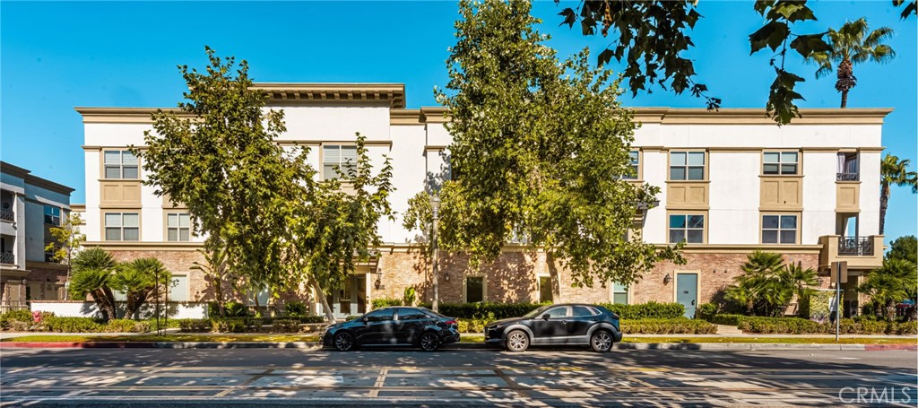 425 S Anaheim Boulevard 3