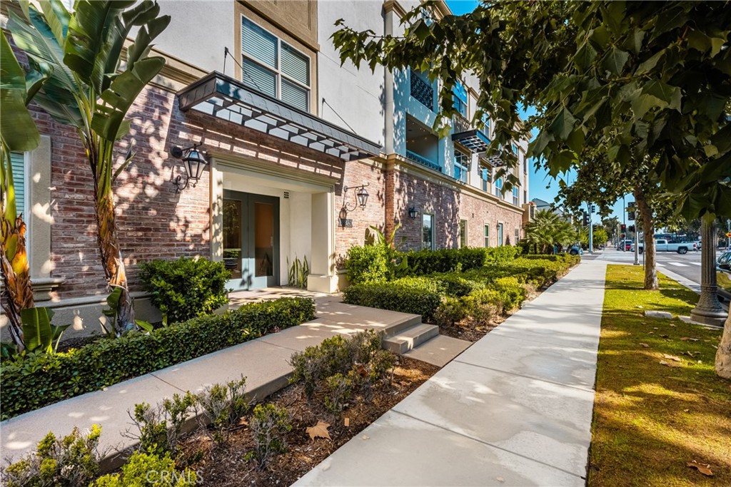 425 S Anaheim Boulevard 3