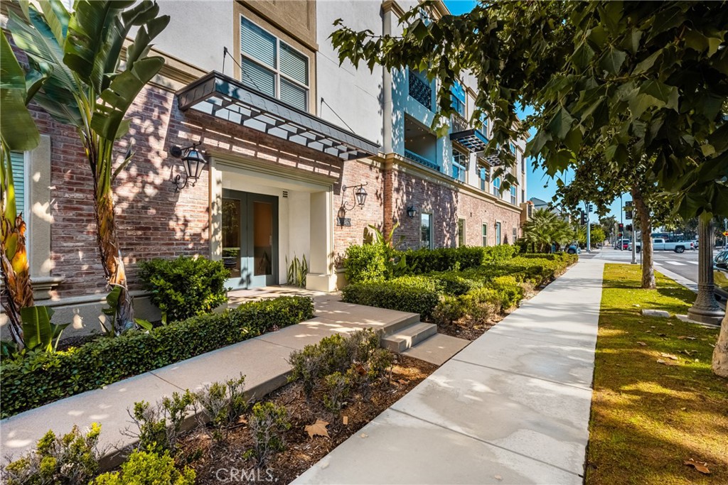 425 S Anaheim Boulevard 3