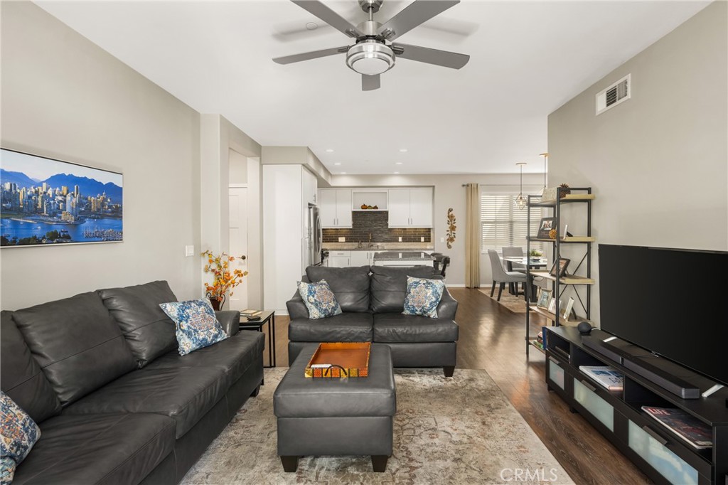 425 S Anaheim Boulevard 3