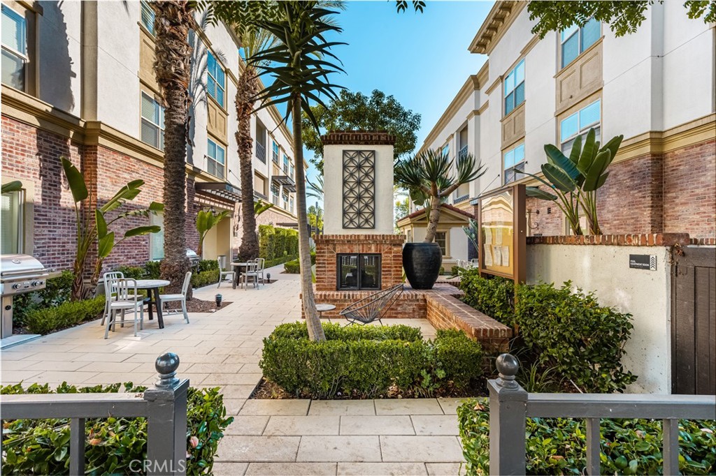 425 S Anaheim Boulevard 3