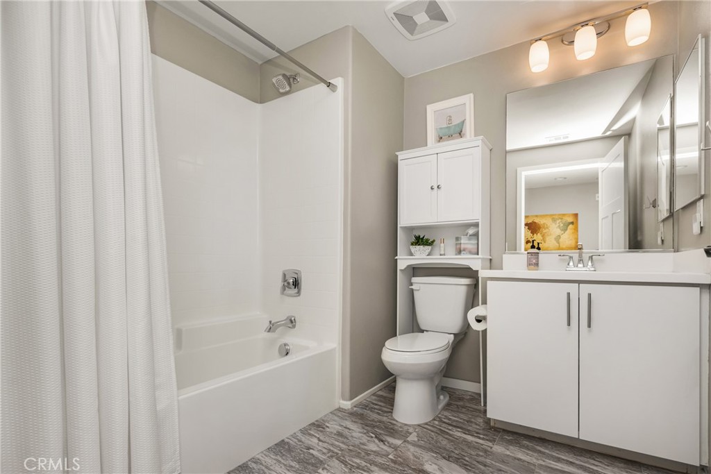 425 S Anaheim Boulevard 3