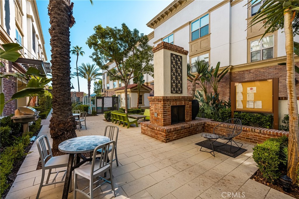 425 S Anaheim Boulevard 3