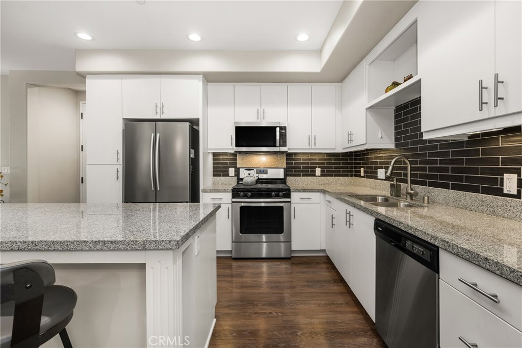 425 S Anaheim Boulevard 3