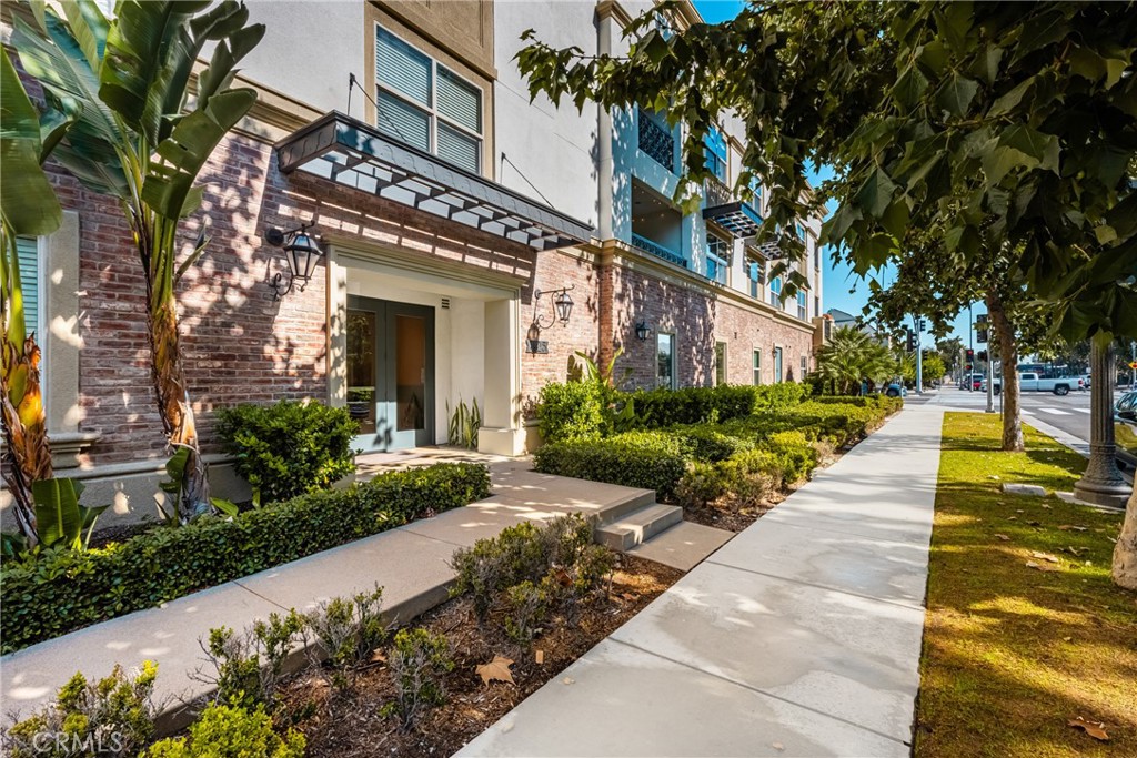 425 S Anaheim Boulevard 3