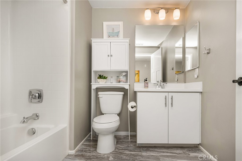 425 S Anaheim Boulevard 3