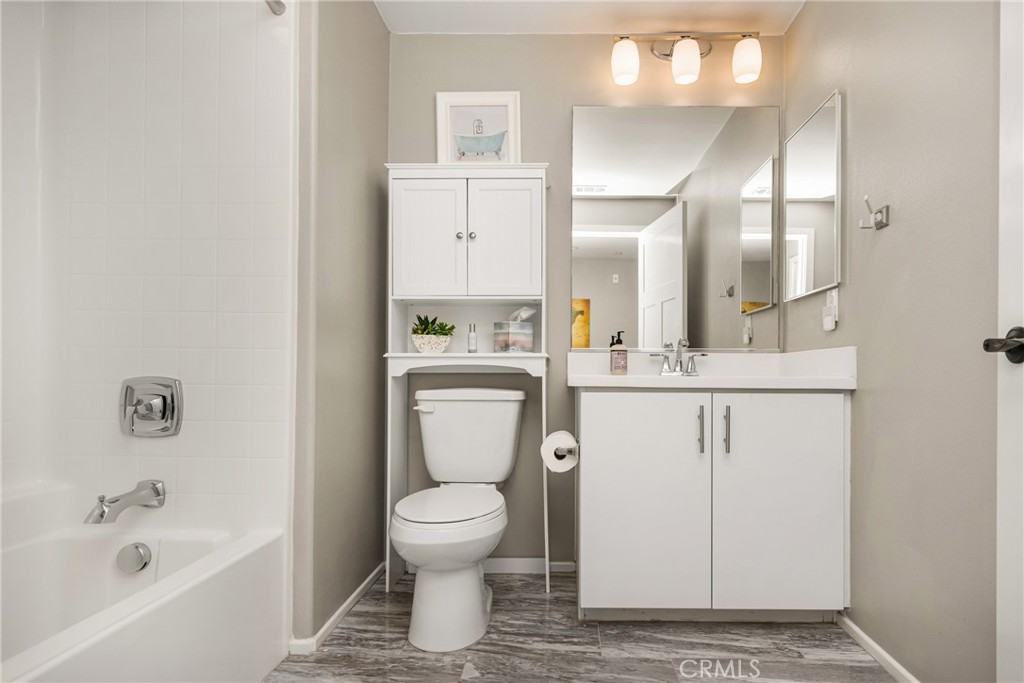 425 S Anaheim Boulevard 3