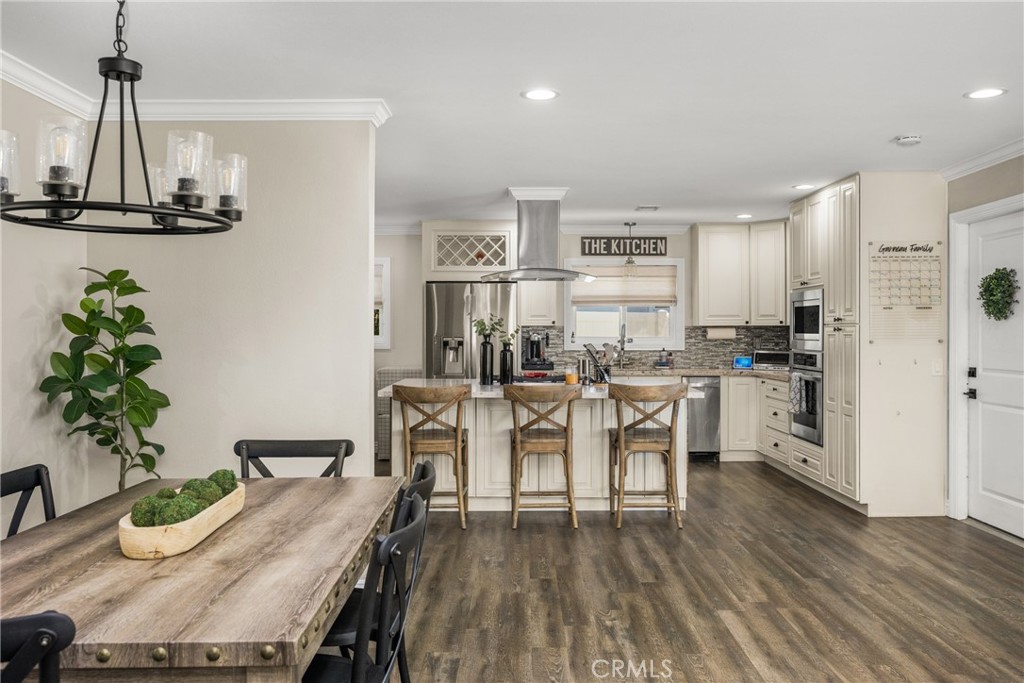 1021 E Del Mar Avenue