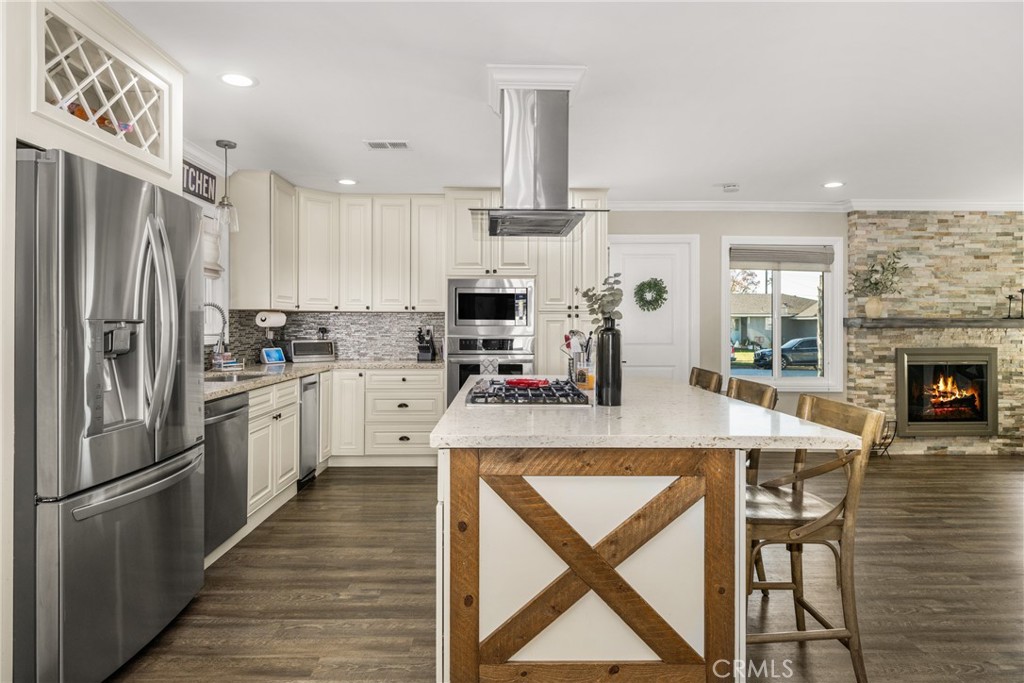 1021 E Del Mar Avenue