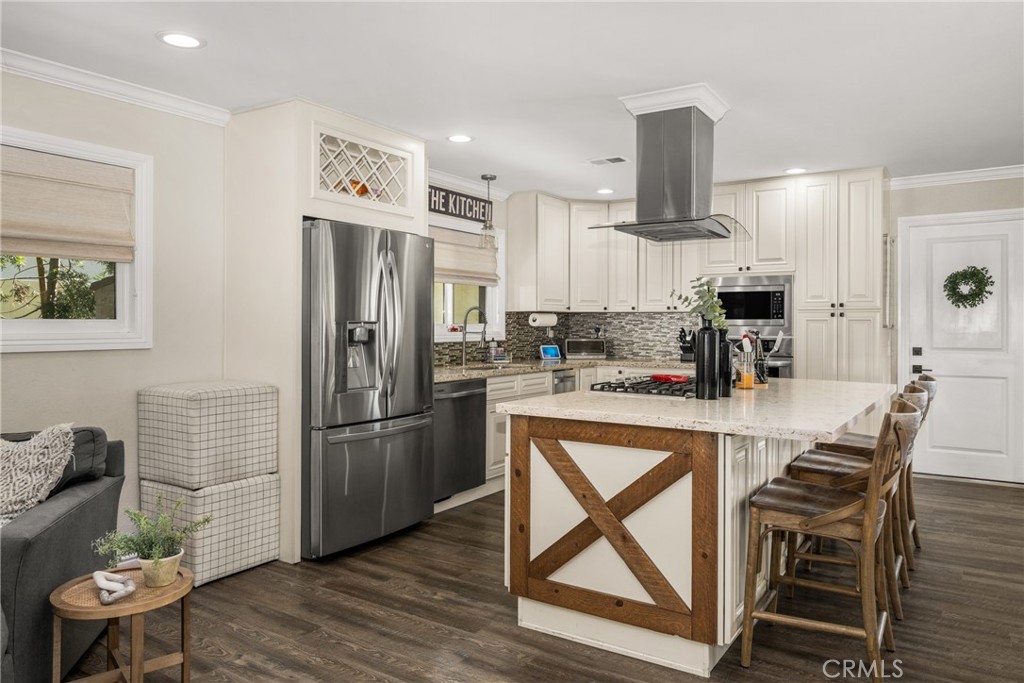 1021 E Del Mar Avenue