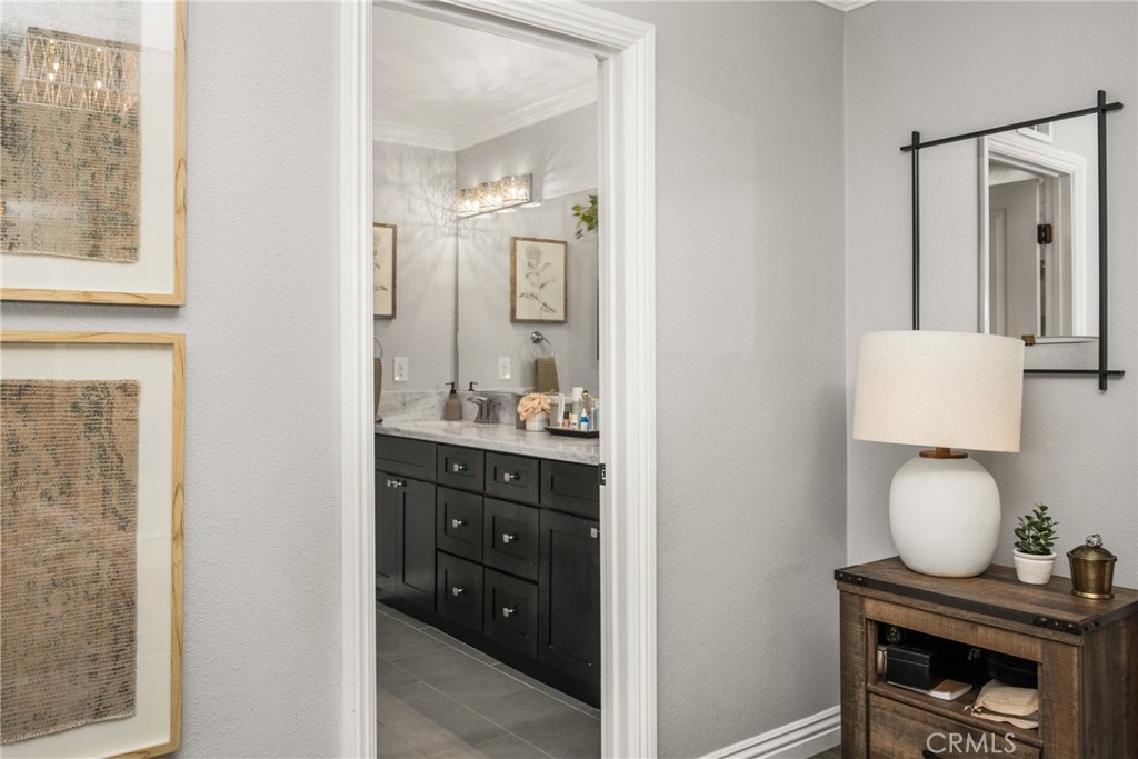 1021 E Del Mar Avenue