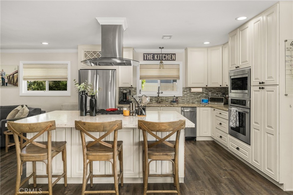 1021 E Del Mar Avenue