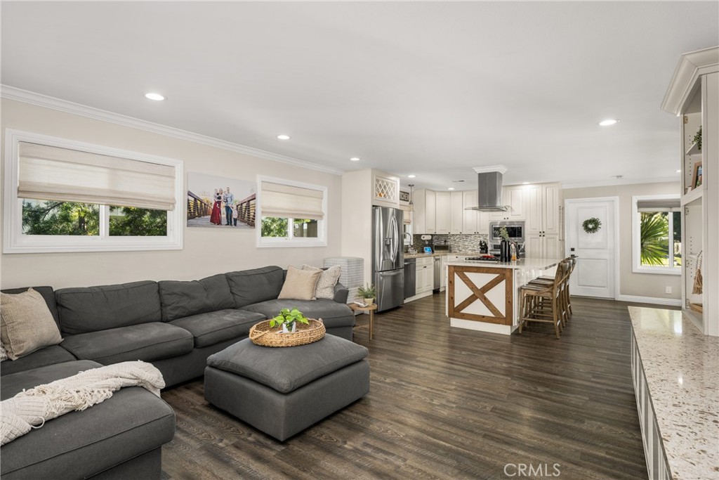 1021 E Del Mar Avenue